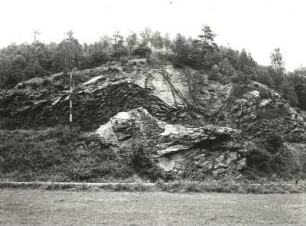 Tal der Zwickauer Mulde bei Colditz-Lastau. Eisenbahneinschnitt durch eine Klippe von Quarzkeratophyr