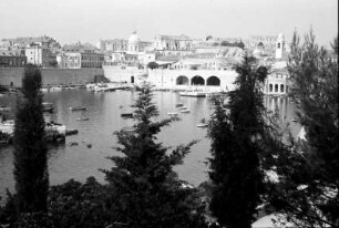 Dubrovnik: Gesamtansicht Hafen mit Bogenlaube