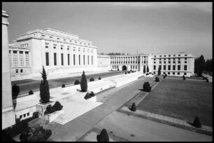 Genf: Sternkreiskugel [UNO-Gebäude], seitlich