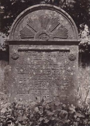 bei Landau, Judenfriedhof. Grabstein