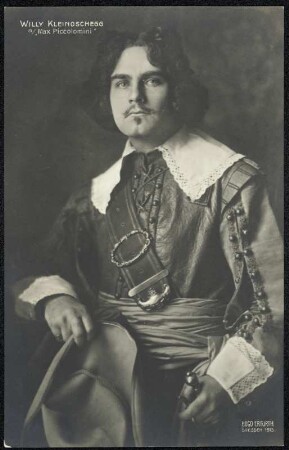 Willi Kleinoschegg als Max Piccolomini : Willi Kleinoschegg als Max Piccolomini im gleichnamigen Schauspiel der "Wallenstein"-Trilogie von Friedrich Schiller. Königliches Schauspielhaus Dresden, 1915. Fotografie (Weltpostkarte) von Hugo Erfurth