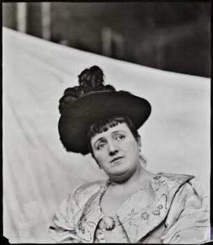 Porträt Louise Mayer.