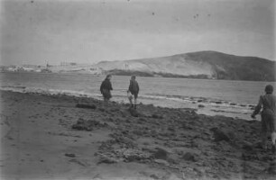 Am Strand : Drei Jungen am Strand nahe Las Palmas auf Gran Canaria.