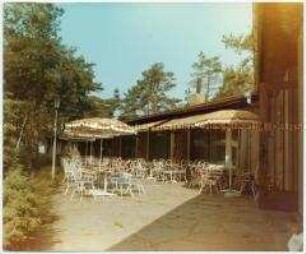 Gartenkaffee, aus: Fotomappe zum Bau des Kernkraftwerkes Nord in Lubmin