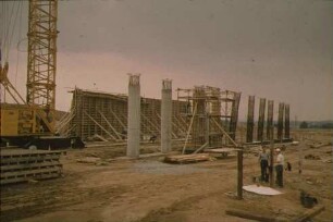 Bauwerk 31/188, Unterführung der neuen B 27 Heilbronn-Neckarsulm, Mittelstützen und westliche Widerlager