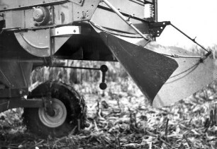 Strohschneider am Mais-Mähdrescher