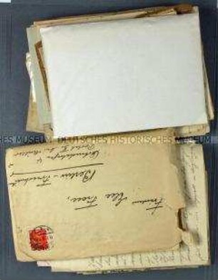 Sammlung von Feldpostbriefen und -karten verschiedener Soldaten und Kollegen von unterschiedlichen Frontabschnitten an eine Schwester des Roten Kreuzes (2)