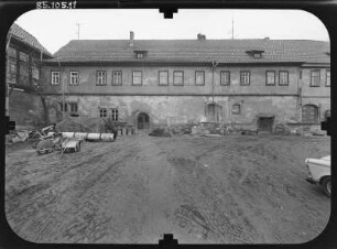 Marksuhl. Schloß (1587/1591, Ausbau 1613/1616 und 1741/1743). Wirtschaftsflügel. Hofansicht