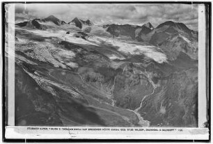 Stubaier Alpen. Blick vom Trögler auf Dresdner Hütte gegen Stubaier Wildspitze