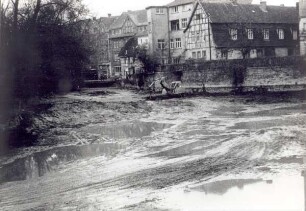 Ausschlammung des Schlossgrabens im Winter 1965/66. Detmold. Freie Presse