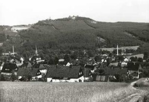 Augustusburg-Erdmannsdorf. Stadtteilansicht von Westen. Blick zur Burg Augustusburg
