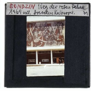 Dresden, Kulturpalast, Der Weg der roten Fahne