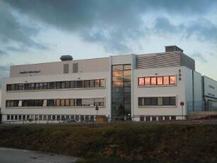 Airport Hahn - Neues Terminal : Die vormalige US-Air Base bei Hahn im Hunsrück wird jetzt als ziviler Flughafen vor allem von der irischen Gesellschaft Ryanair genutzt. Aufgenommen am 25. Oktober 2010