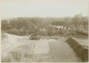 Jüterbog und Neumarkt von Höhe der Weinberge, im Vordergrund das Bürgerquartier der 1. Lehrkompanie, 1898