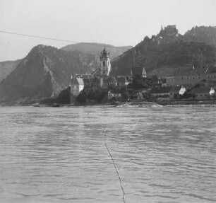 Stift Dürnstein : Das Kloster Dürnstein von der Donau aus fotografiert.