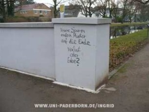 Unsere Spuren malen Muster auf die Erde Verlust oder Erbe?