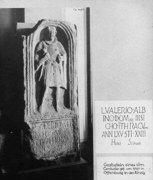 Grabstein des römischen Centurio Lucius Valerius Albienus
