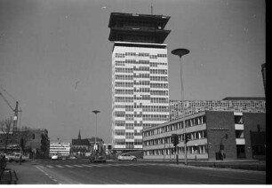 Köln: Nord-Süd Schnellstraße, von Süden mit Turm