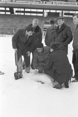 Vorbereitungen für das Heimspiel des KSC gegen Borussia Mönchengladbach im Wildparkstadion
