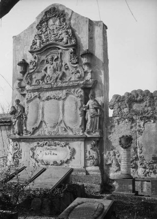 Bautzen. Taucherfriedhof. Grabdenkmal der Familie Henrici. Sandstein, um 1723