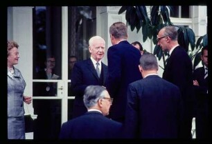Beim Bundespräsidenten/ Lübke begrüßt Kennedy