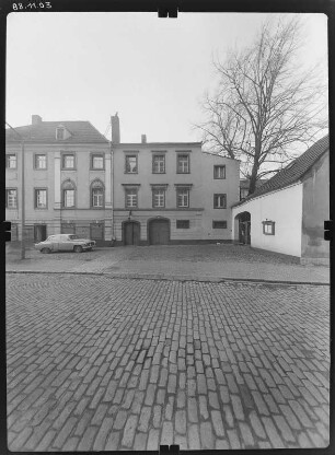 Großenhain, Kirchplatz 2. Wohn- und Geschäftshaus (1741). Straßenfront (Teilansicht)