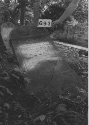 Grabstein 693