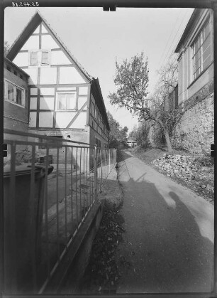 Meißen-Altstadt, Hintermauer 12. Wohnhaus mit Nebengebäude (1. H. 19. Jh.). Straßenansicht