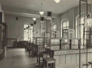 Tharandt. Fachrichtung Forstwesen an der TU Dresden (Fakultät Umweltwissenschaften). Stöckhardt-Bau, Pienner Straße 23. Chemisches Laboratorium