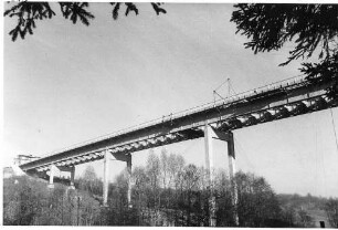 Sulzbachviadukt in km 186,136 Teilansicht L = 365 m.