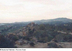Blick zum antiken Tempel
