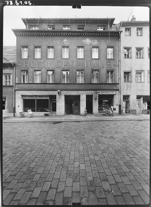 Torgau, Scheffelstraße 4. Wohnhaus mit Läden. Straßenfront