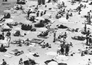 Menschen am Strand (Altersgruppe 14-17)