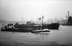 Ruhrort: Schlepper