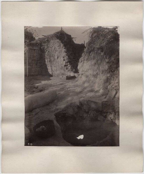 "Mound 6. Détails : moyenne verticale. Vue vers le SW".