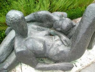 Befreiung (Figurengruppe 2: Verweilend, Ausschnitt)