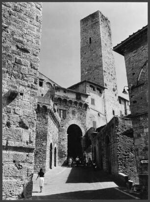 Türme an der Piazza Cisterne in San Gimignano