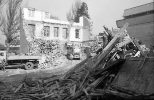 Freiburg: Abbruch Haus Bismarckallee, von hinten