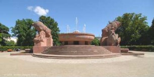 Fruchtbarkeitsbrunnen ("Stierbrunnen"); Berlin, Pankow