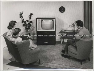 Werbeaufnahme für den Fernseher Nora Bellevue
