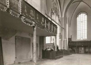 Salzwedel. Marienkirche. Inneres mit Empore an der Ostwand des nördlichen Querhauses