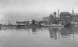 Friedrichshafen Hafenbahnhof Baggerschiff Langenargen