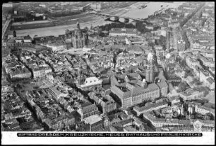 Dresden, Blick auf Kreuzkirche, Neues Rathaus und Frauenkirche, Luftbild