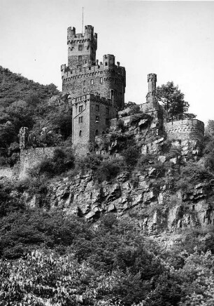 Niederheimbach. Burg Sooneck (1101/1200, Wiederaufbau nach 1344, Zerstörung 1689, Wiederaufbau 1842-1861; C. Schnitzler)