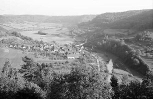 Langenburg: Blick in das Jagsttal von der Kaffeeterrasse Rosengarten