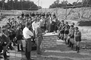 Grundsteinlegung für das neue Clubhaus der Spielvereinigung Durlach-Aue im Gewann "Lange Heck".