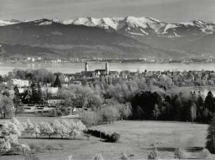 Blick von Lindau auf die österreichische Alpenkette