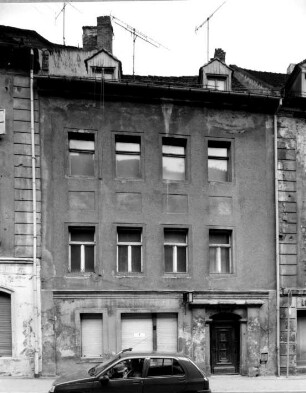 Bautzen, Heringstraße 9. Wohnhaus mit Ladeneinbau (um 1730). Straßenfront