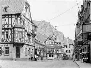 Bacharach a. Rhein, Marktplatz mit Hotel zum altkölnischen Saal