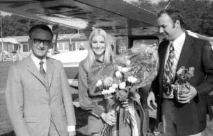 Freiburg: Peggy March, auf dem Flugplatz